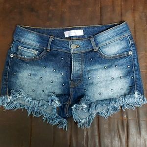 No boundaries frayed shorts